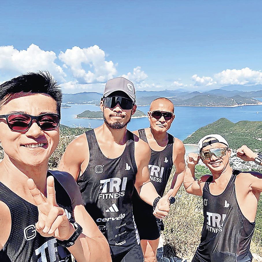 ■黃浩然（左一）經常與隊友上山訓練。 黃浩然Ig圖片