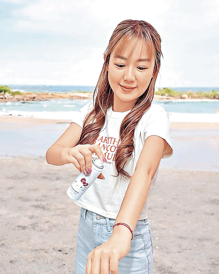 ■防曬噴霧可以零死角均勻覆蓋全身。