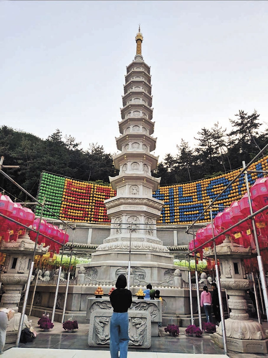 ■三光寺大寶塔的九層寶塔由花崗岩建成。