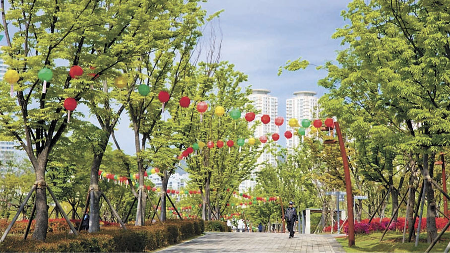 ■釜山市民公園都掛上了彩燈。