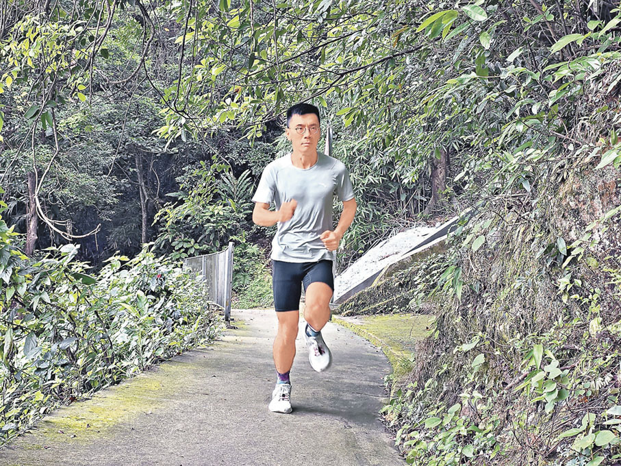 ■Isaac提醒登山人士要做好熱身。