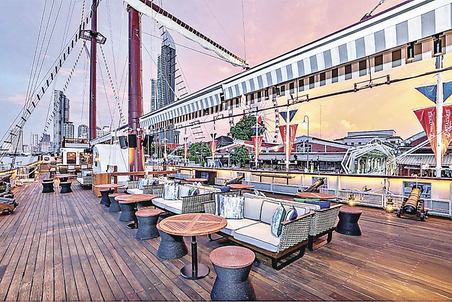 ■復古帆船餐廳一邊享用晚餐，一邊享受美麗河景。