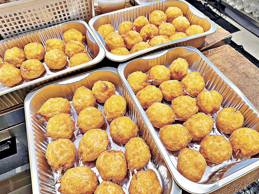 ■權發旺角店開張，首300位客人光顧全線7間分店，每單送一隻蟹鉗。