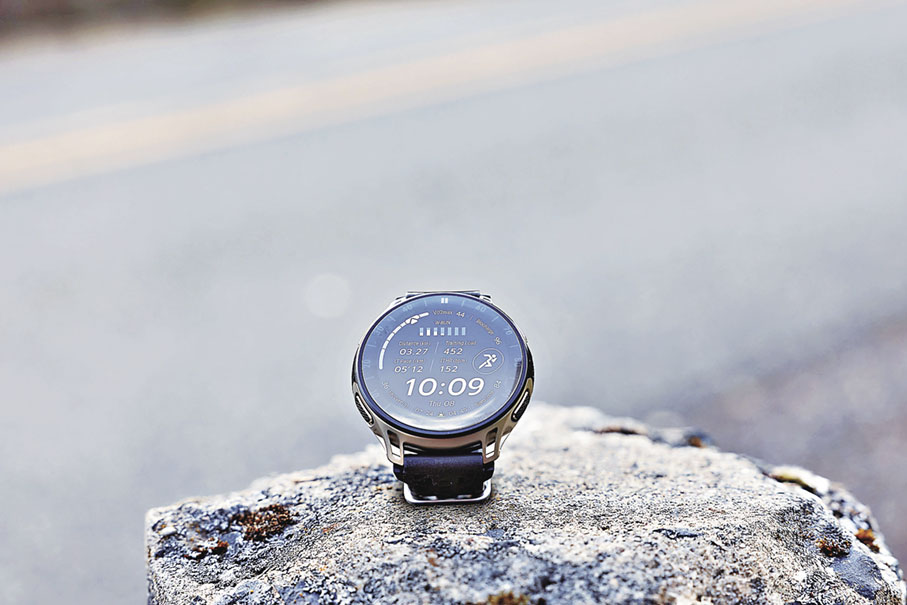 ■Amazfit Cheetah 2 Pro採用5級鈦金屬錶框及錶殼，兼具輕量及耐用性，零售價3,498元。