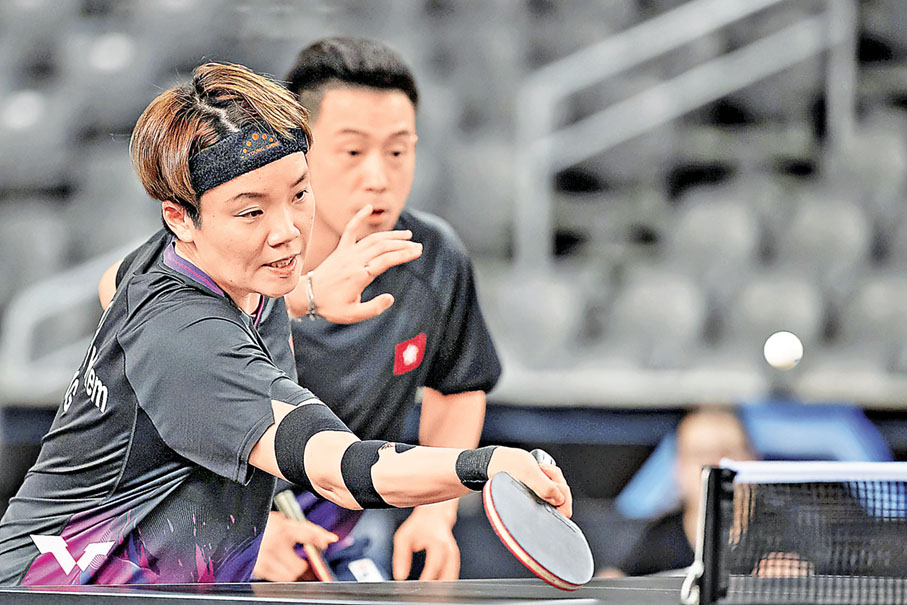 ■杜凱琹（前）與黃鎮廷6月中於WTT薩格勒布挑戰賽奪冠後，回港就馬上到盛記打邊爐。 WTT圖片