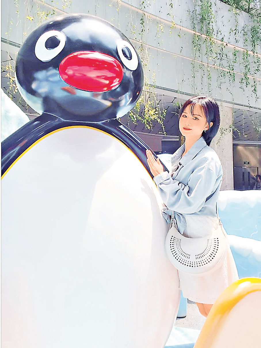 ■大大隻可愛PINGU雕塑等大家摸摸。