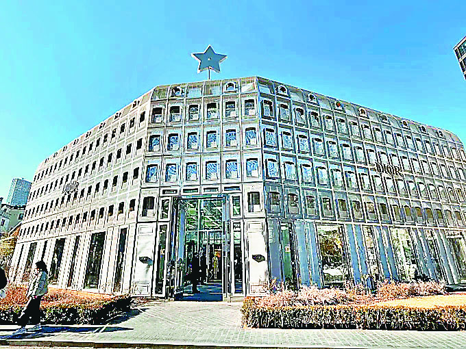 ■聖水洞Dior旗艦店外觀煞食。