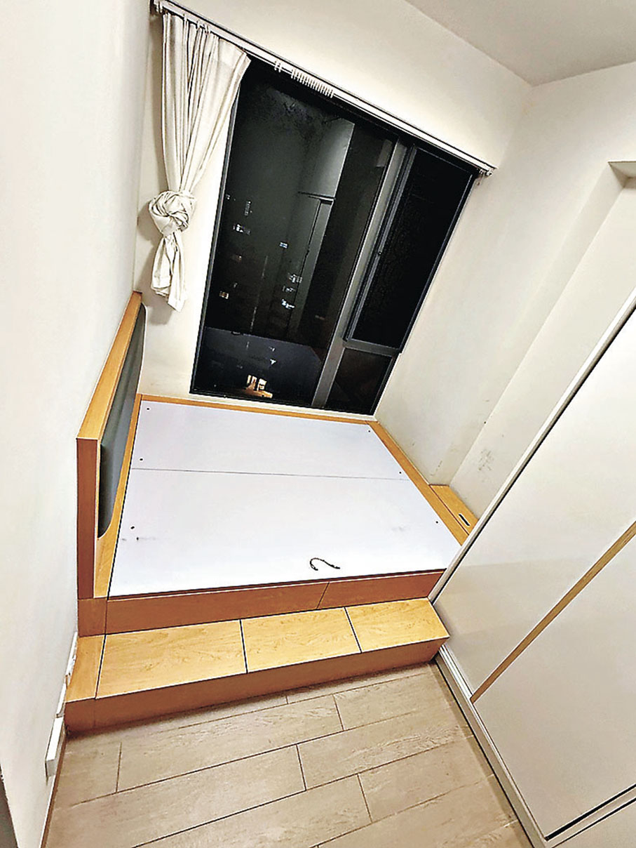 ■睡房採用地台床。