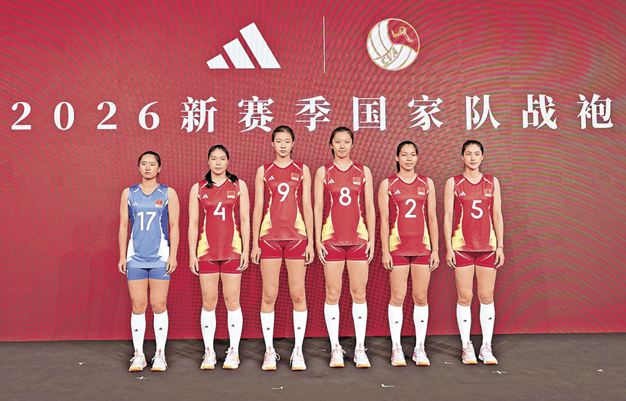 ■中國女排於6月初公布新賽季戰袍，腳上正是穿上Crazyflight 6。