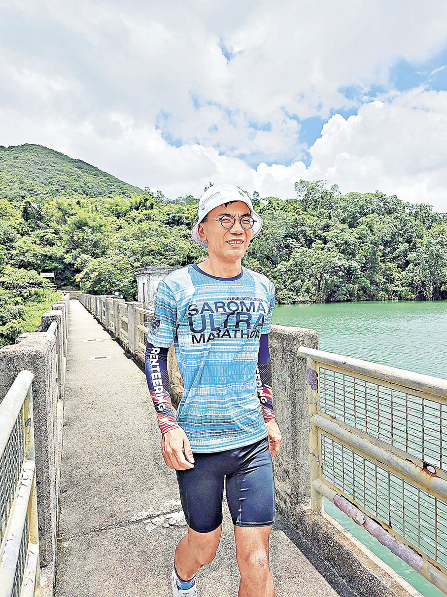 ■漁夫帽、手袖及透氣排汗的衣服，行進時能提供絕佳防護。