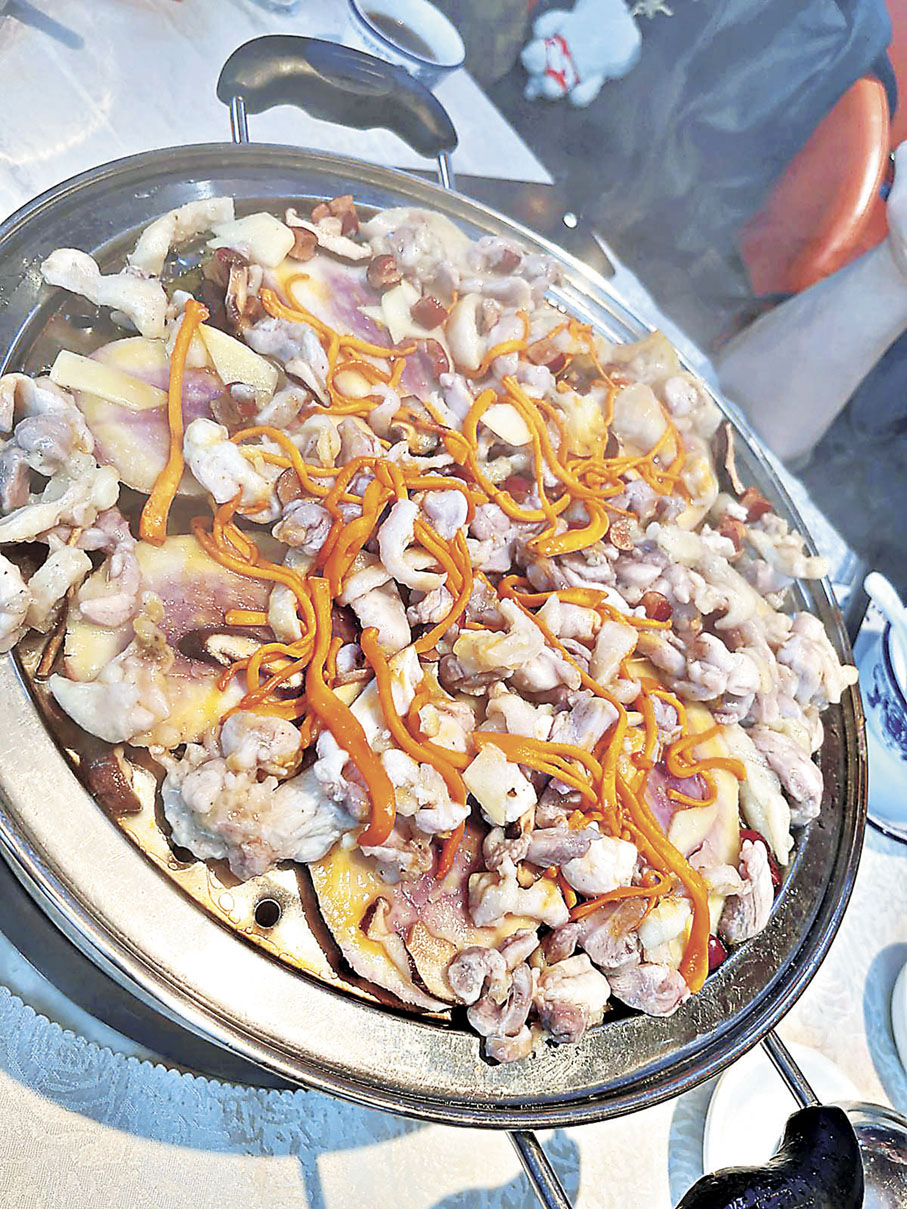 ■雞肉嫩滑入口即化，食出桑拿雞原汁原味。