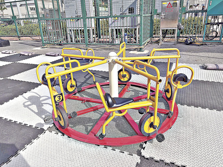 ■「夏日風火輪」大型單車環。