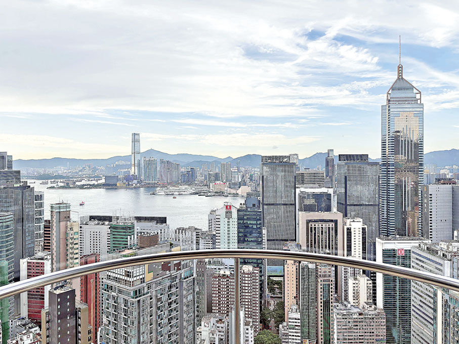 ■欣賞180度維港風光。