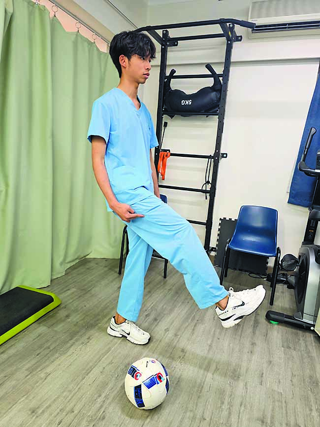 ■Eason指進行足球運動時，大腿後方的膕繩肌容易受傷。
