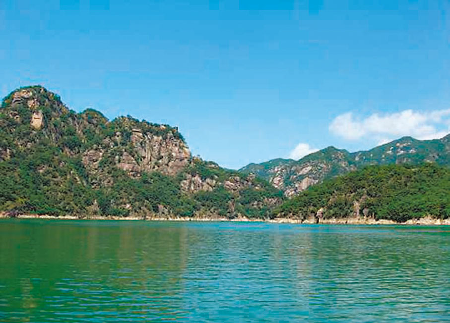 ■同屬丹陽八景之一的龜潭峰 。