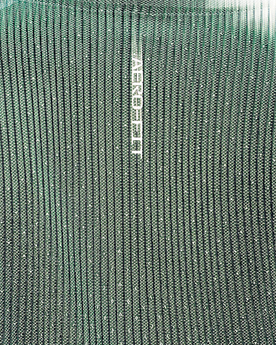 ■Aero-FIT是Nike首款以百分百再生紡織原料製成的高性能創新服裝。