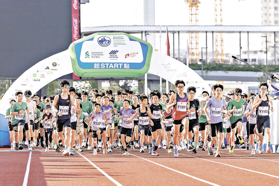 ■運動場跑道具有彈性，跑步時可減輕膝蓋承受的壓力。