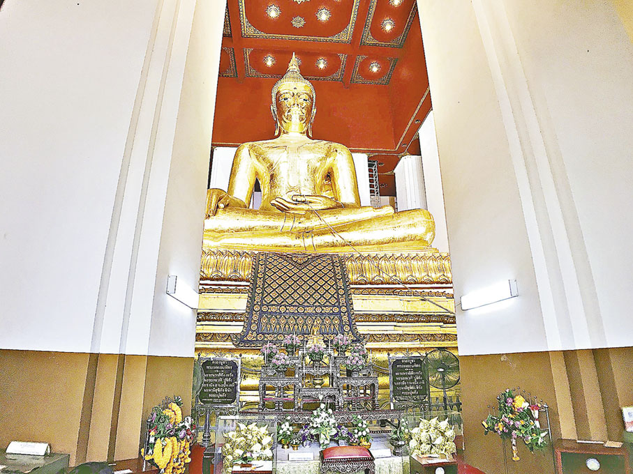 ■帕蒙空博碧寺供奉巨大青銅坐佛像。