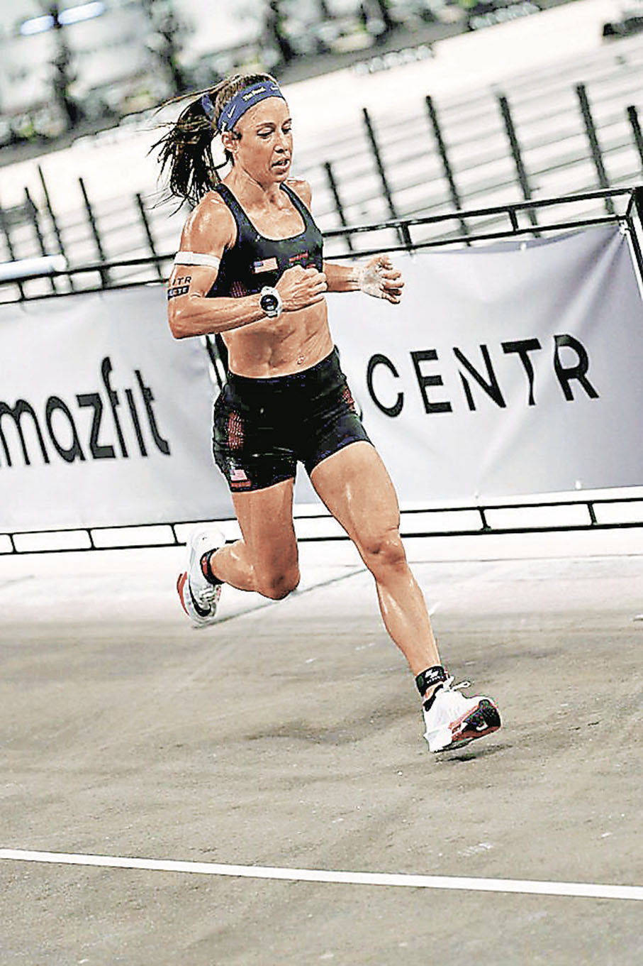 ■Nike Hybrid 提供結構支撐和耐久度的同時還能保持強大的抓地力。