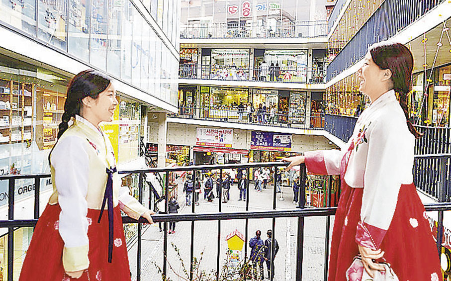 ■人人廣場附近有韓服店可租借韓服四處打卡。