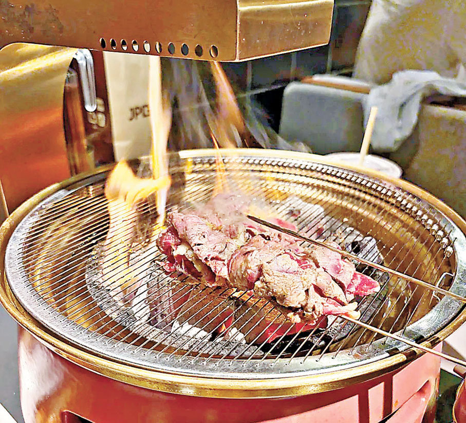 ■牛肉經獨門醬汁醃製，烤熟後肉質緊實有嚼勁。  小紅書@Justail