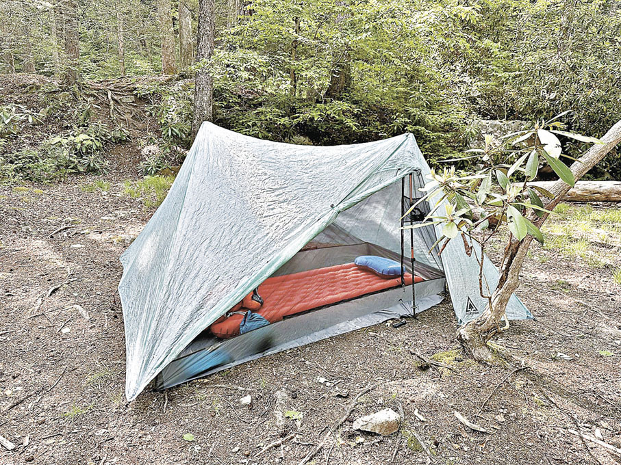 ■單層非自立式帳篷多使用登山杖作支架，是追求輕量的玩家常見選擇。 網上圖片