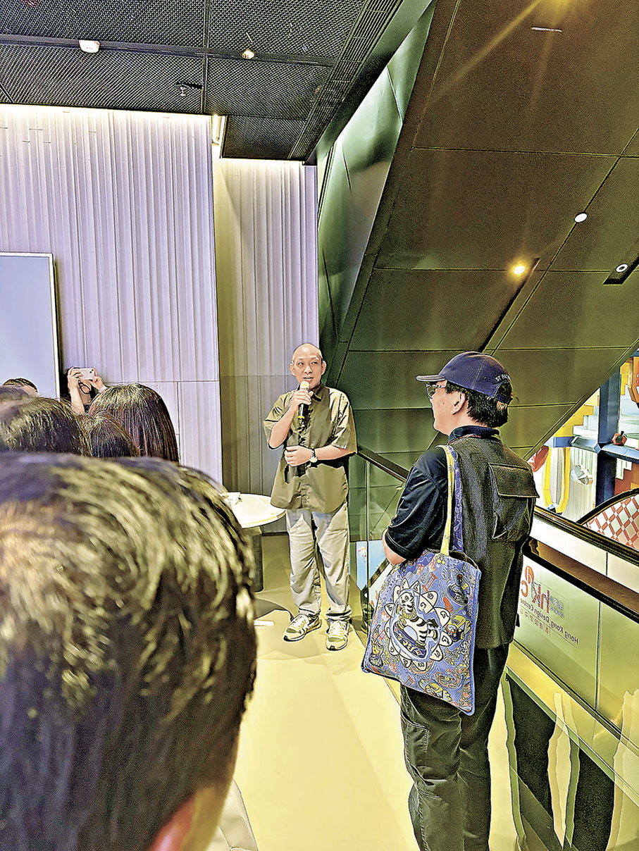 ■《尋街·見物—深水埗》展覽策劃人吳子昆走訪深水埗了解物件背後的故事。