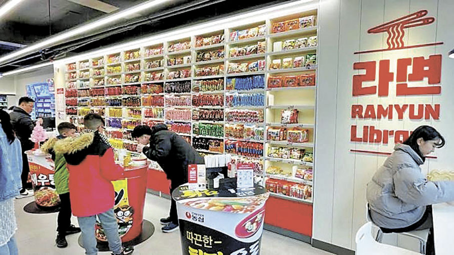 ■拉麵博物館展示韓國不同年代的泡麵。