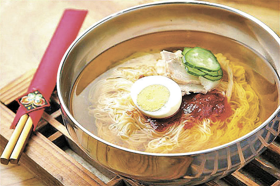 ■國際小麥涼麵的清爽酸甜肉骨湯頭。