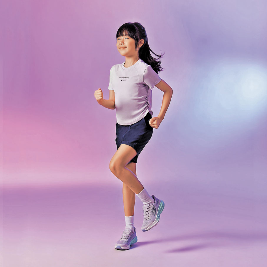 AERO SPARK  Slip-ins 系列童裝款式  售價 599元