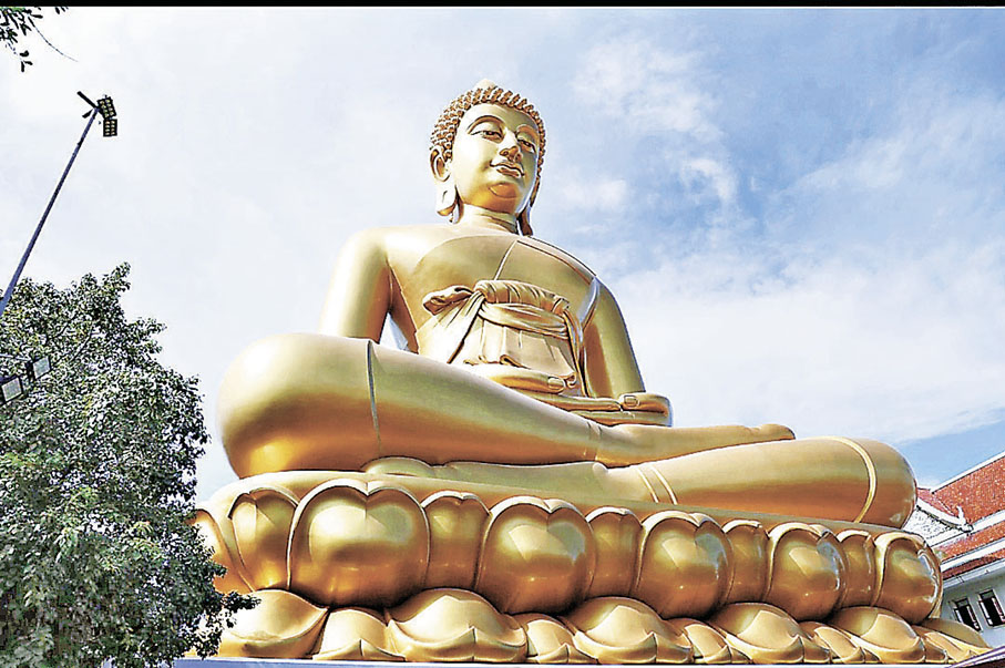 ■水門寺金佛20層樓高，屹立曼谷市區。