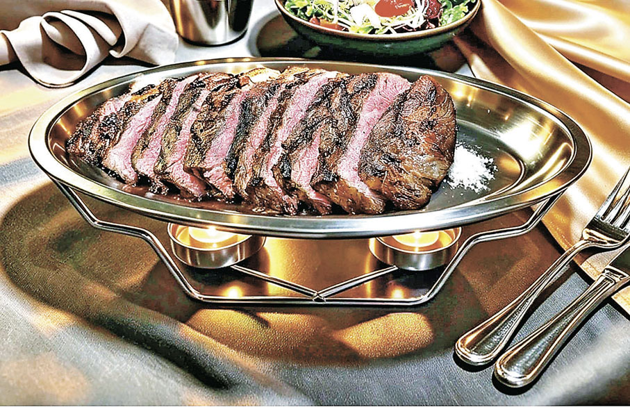 ■大口享用美味牛扒，肉食控狂喜。