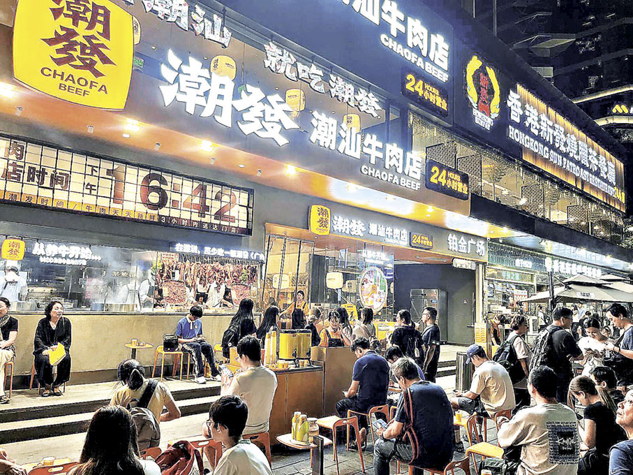 ■店家晚巿長期要等位，超過七成也是港客。