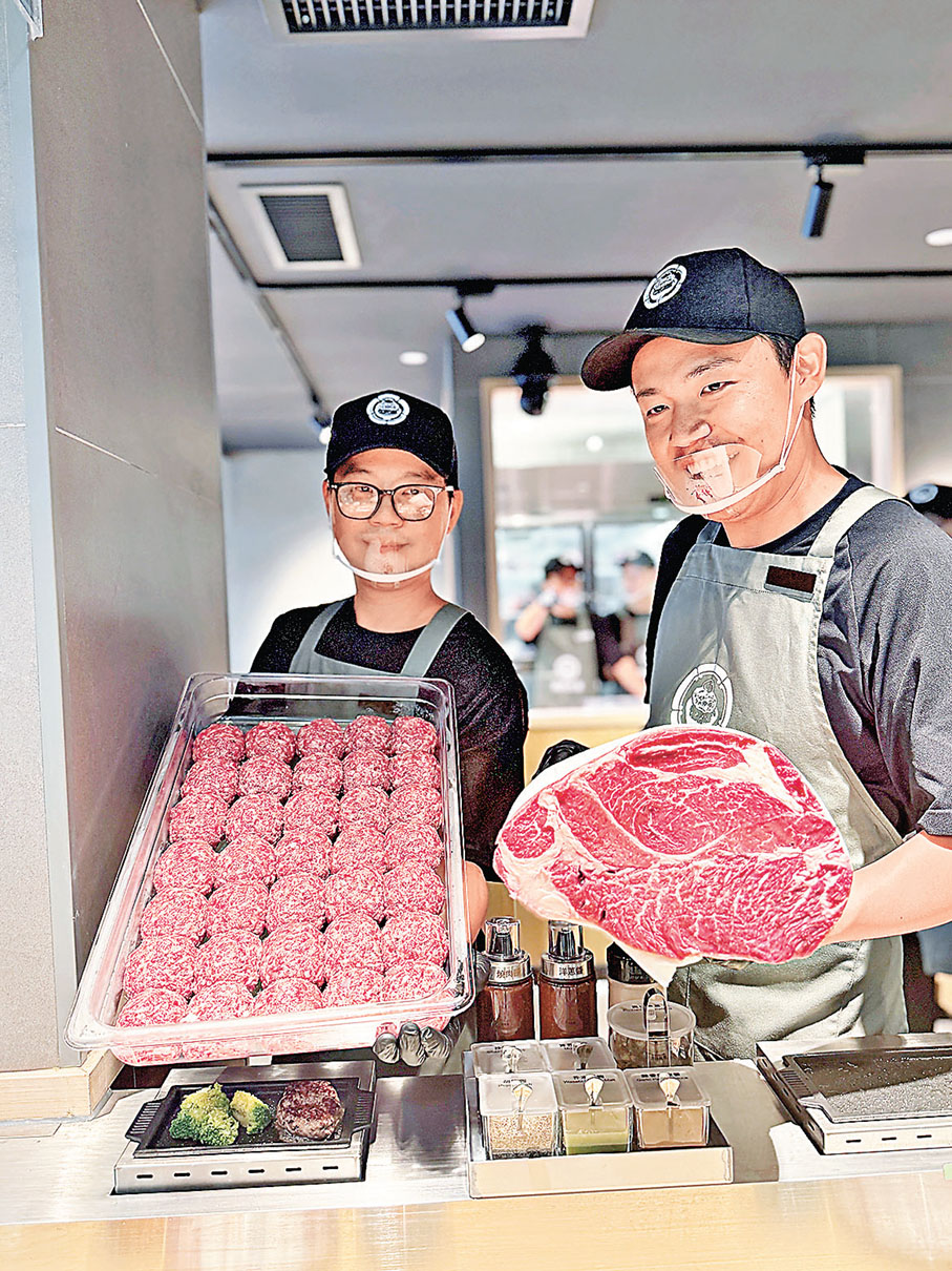 ■漢堡扒以日本黑毛和牛混合美國牛肩肉。