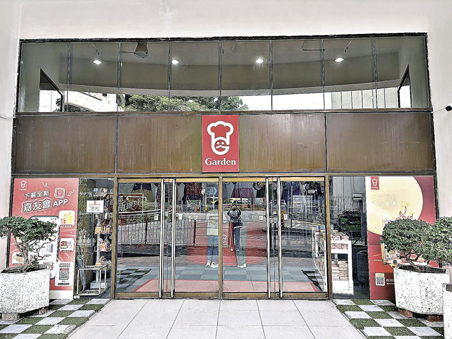 ■深井嘉頓門市可買到許多款式的麵包。