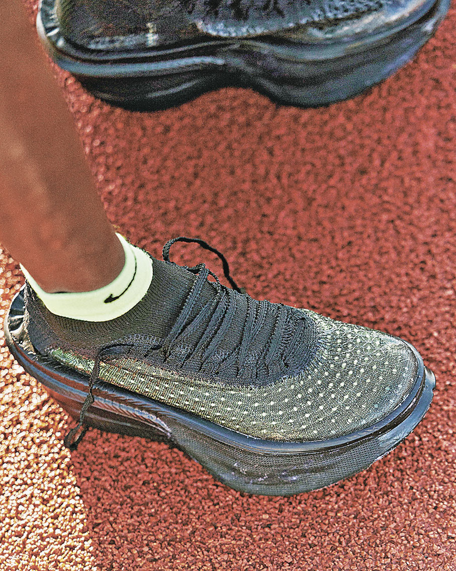 ■Nike Apex 鞋面採用輕盈透氣的 Flyknit X 材質。
