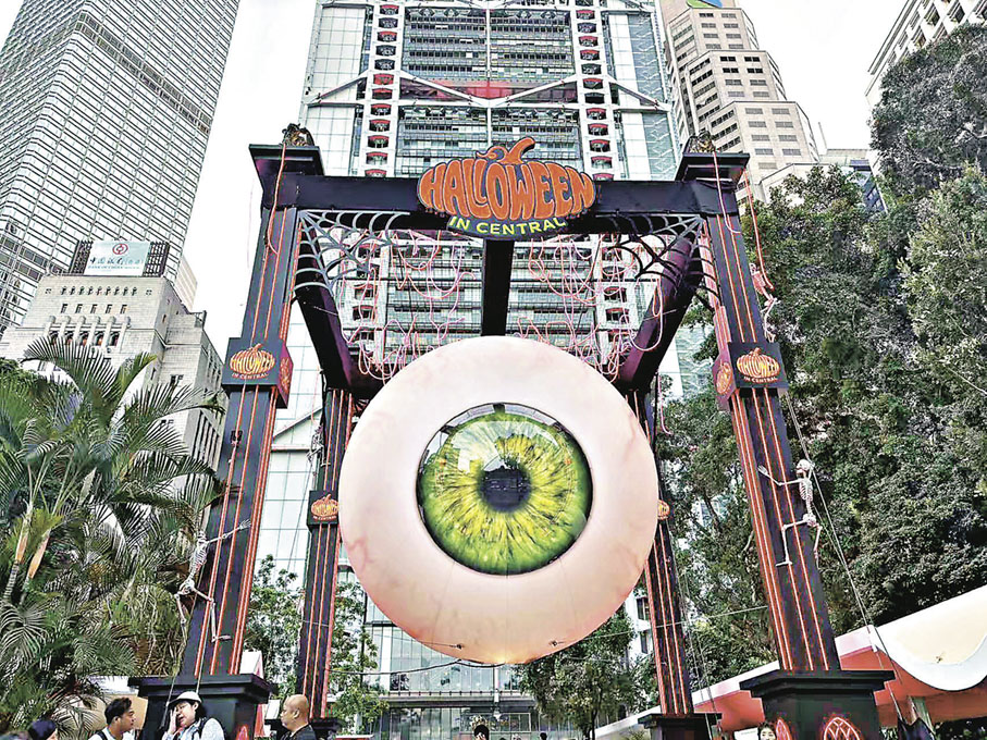 ■打卡「巨型眼球」。
