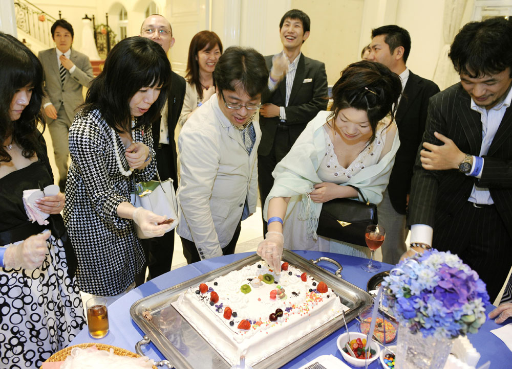 　　圖：六月，日本東京的一個??獵婚??派對，近百位單身白領希望在此覓得人生真愛
