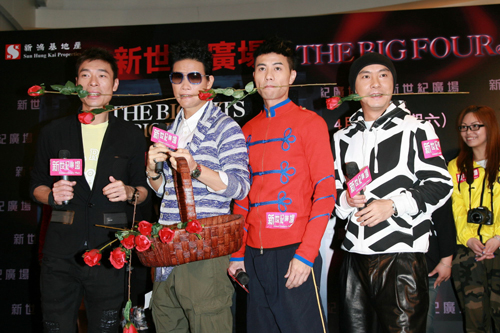 　　圖：許志安（左起）、蘇永康、梁漢文、張衛健舉行簽唱會宣傳新碟