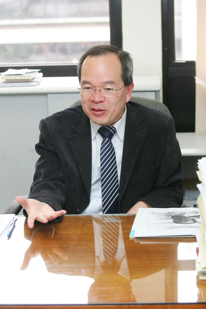 異常點研究助破奇案──訪港大統計精算系講座教授馮榮錦 - 大公報