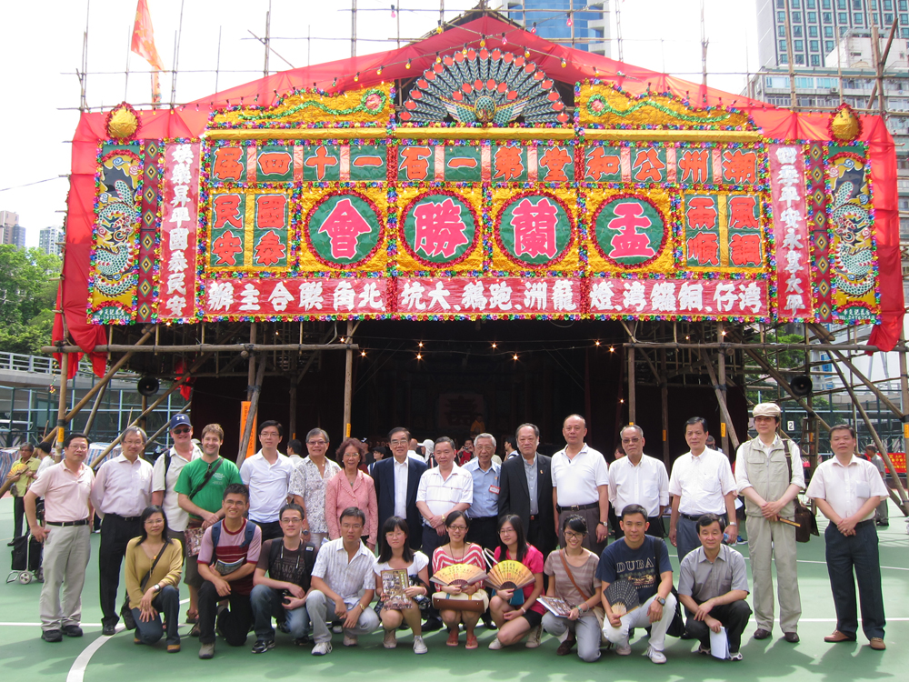 　　圖：第114屆「盂蘭勝會」昨日在銅鑼灣舉行，吸引不少市民和遊客前往 本報攝