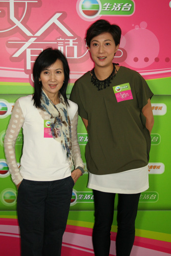 　　圖：陳美琪（左）接受吳綺莉訪問，大談湊仔經驗