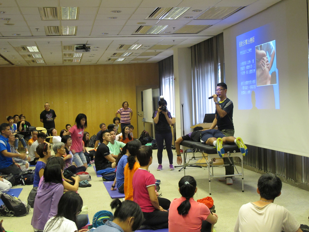 　　□運動醫學界年度盛事「第九屆運動醫學及康復科技會議暨博覽」（SMART Convention & Expo）前日在沙田威爾斯親王醫院香港中文大學公共衛生及基層醫療學院大樓舉行。活動旨在推廣運動與健康，除了為參與相關研究的學界提供交流平台，還把專業的運動醫學與健康信息傳授予普羅大眾。/文：大公報記者 李媛宜　　圖：大公報記者 王南薰