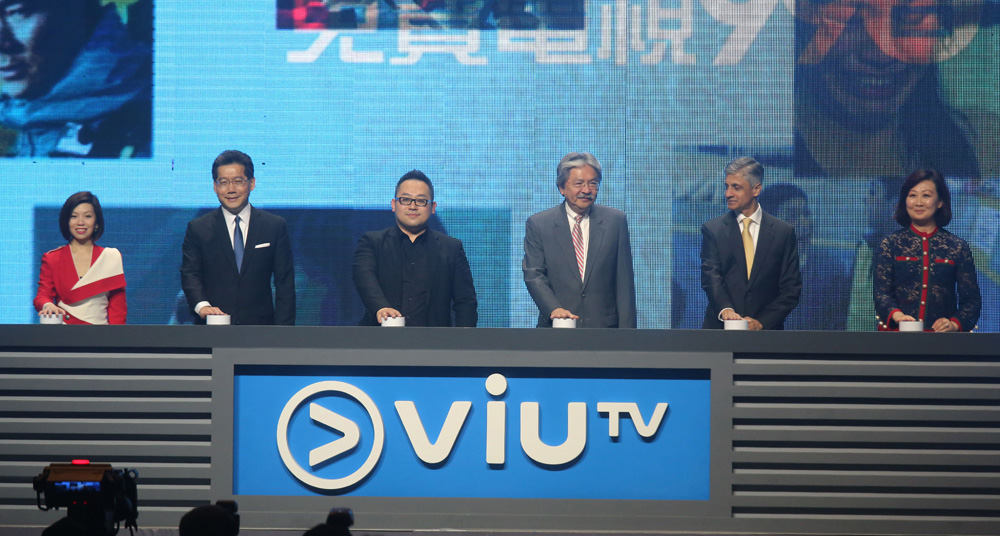   圖：ViuTV啟播禮邀請曾俊華（右三）及蘇錦樑（左二）出席/大公報記者黃洋港攝