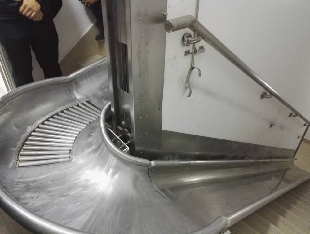   圖：上海周妙榮發明的高樓逃生滑梯/實習記者倪夢璟攝