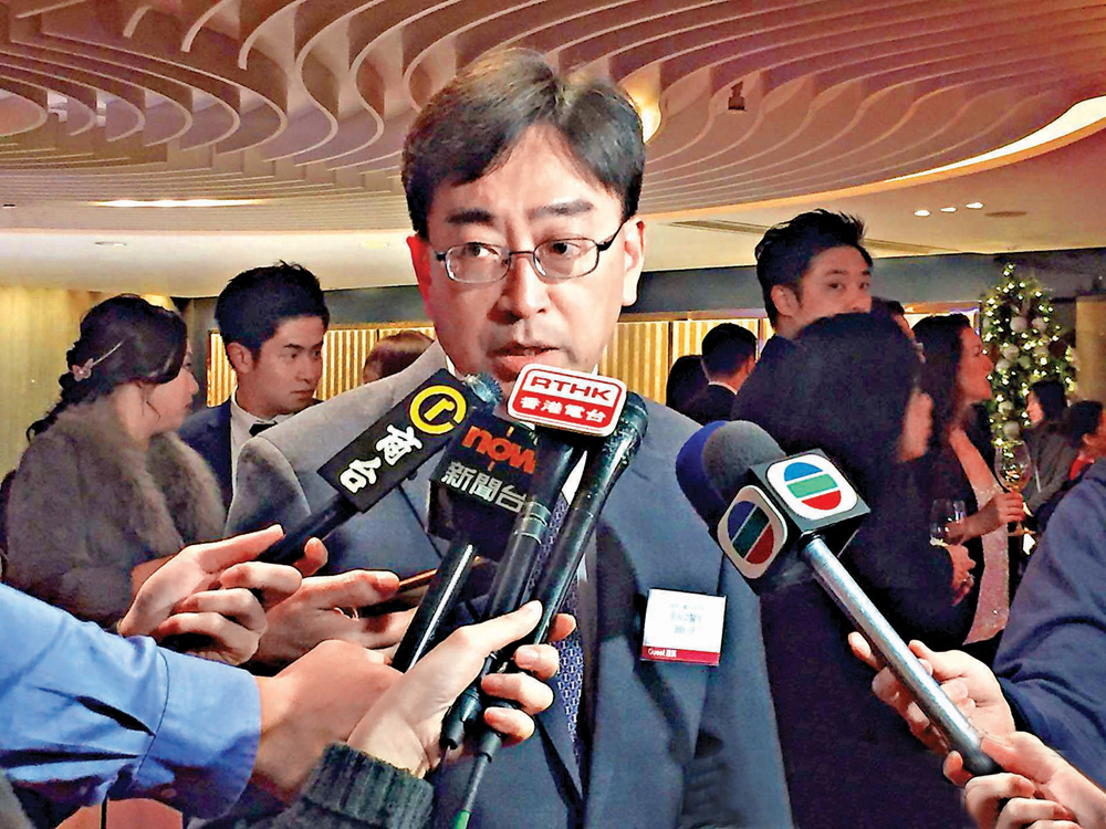   圖：高永文冀中產市民可透過自願醫保多選擇私家醫院服務，同時要確保公帑用得其所   資料圖片