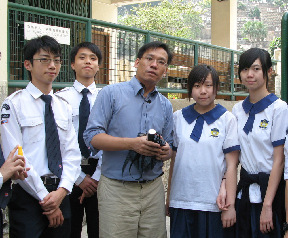 　　圖：安排學生通過實地考察香港墳場，有助了解百多年來中國近代史與香港發展的關係