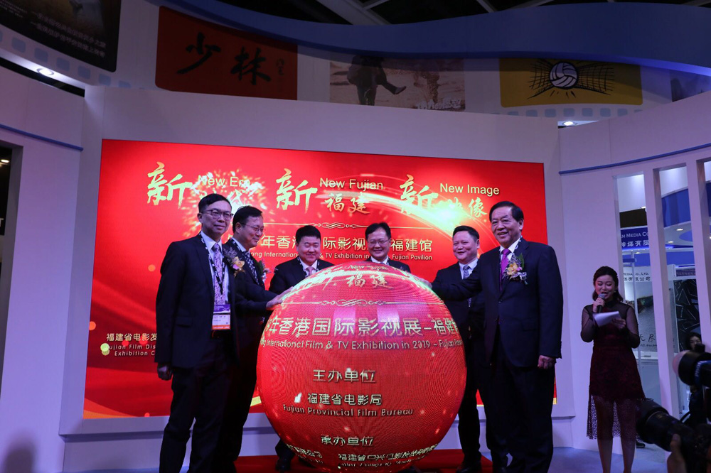   圖：梁國浩（左起）、羅江、梁建勇、陳冬、陳立華、吳良好主禮開館儀式\大公報記者徐小惠攝