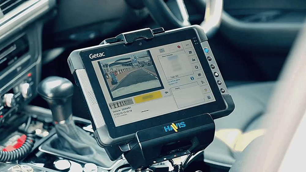 　　圖：新界北交通特遣隊警車利用自動車牌識別系統，首宗成功執法