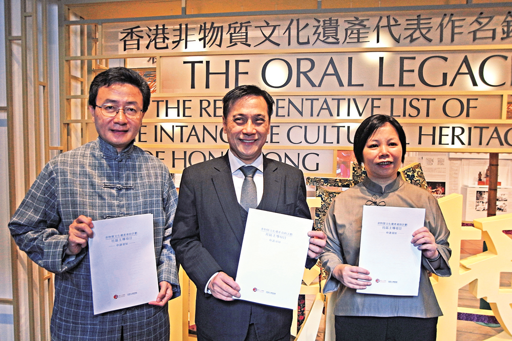 　　圖：葉長清（左）、陳承緯（中）、何詠思介紹「非遺專項贊助」計劃詳情